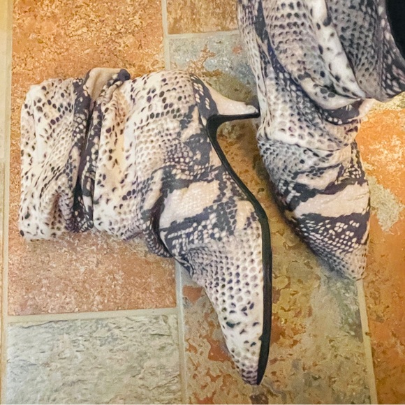 🐍NWOB! Soft Snake/Python Print, Kitten Heels, Scrunchy Ankle Booties! - Picture 6 of 13